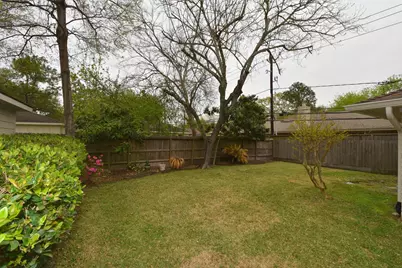 10802 Meadow Lake Lane, Houston, TX 77042 - Photo 34