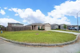 15318 Central Lakes Dr, Humble, TX 77396 - Photo 2