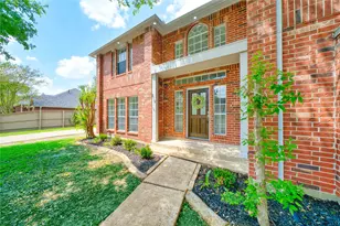 619 Green Belt Dr, Sugar Land, TX 77498 - Photo 2