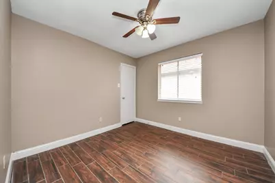 2227 S Ferrisburg Court, Sugar Land, TX 77478 - Photo 12