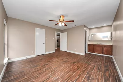 2227 S Ferrisburg Court, Sugar Land, TX 77478 - Photo 8