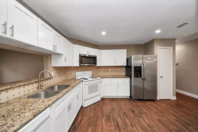 2227 S Ferrisburg Court, Sugar Land, TX 77478 - Photo 4