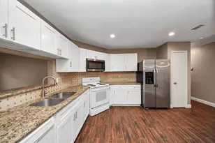 2227 S Ferrisburg Ct, Sugar Land, TX 77478 - Photo 4