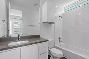 5871 E Post Oak Ln, Houston, TX 77055 - Photo 32