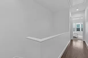 5871 E Post Oak Ln, Houston, TX 77055 - Photo 22