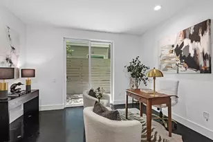 5871 E Post Oak Ln, Houston, TX 77055 - Photo 8