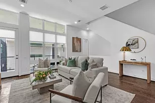 5871 E Post Oak Ln, Houston, TX 77055 - Photo 2
