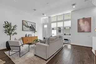5871 E Post Oak Ln, Houston, TX 77055 - Photo 12