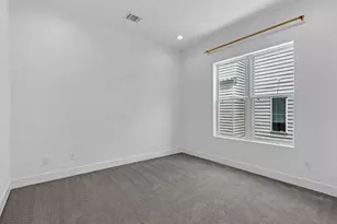5871 E Post Oak Ln, Houston, TX 77055 - Photo 30
