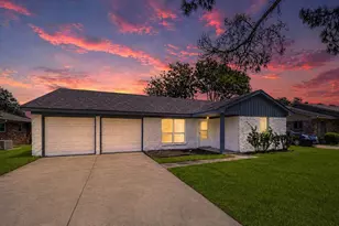 12614 Hunting Brook Dr, Houston, TX 77099 - Photo 2