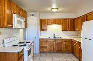 2102 5th Ave N, Texas City, TX 77590 - Photo 4