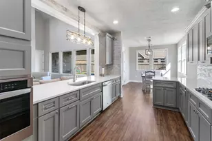 13510 Fallbrook Cir, Mont Belvieu, TX 77535 - Photo 6