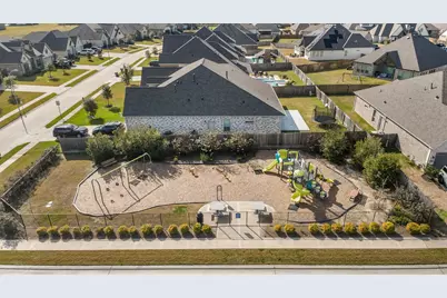 13510 Fallbrook Circle, Mont Belvieu, TX 77535 - Photo 34