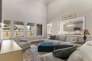 13510 Fallbrook Cir, Mont Belvieu, TX 77535 - Photo 4