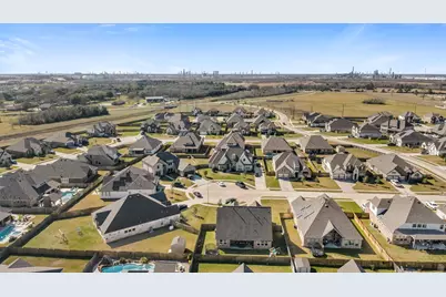 13510 Fallbrook Circle, Mont Belvieu, TX 77535 - Photo 30