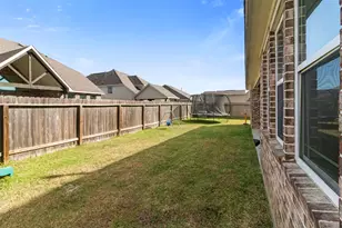 13510 Fallbrook Cir, Mont Belvieu, TX 77535 - Photo 24
