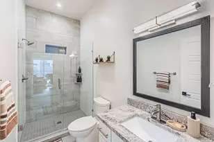 422 W 9th St, Dallas, TX 75208 - Photo 18