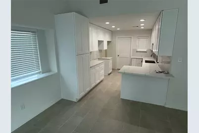 14207 Greenway Drive, Sugar Land, TX 77498 - Photo 4