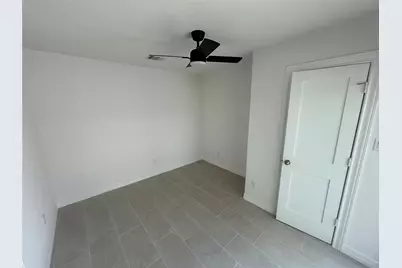14207 Greenway Drive, Sugar Land, TX 77498 - Photo 8