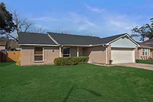 13715 Ludgate Pass, Houston, TX 77034 - Photo 2