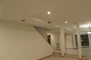 201 Vanderpool Ln, Houston, TX 77024 - Photo 2