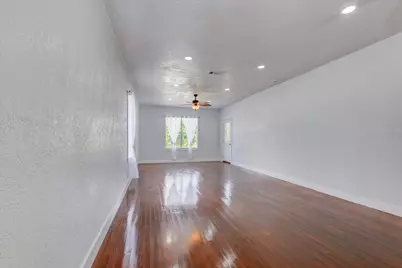 2315 36th St, Galveston, TX 77550 - Photo 10