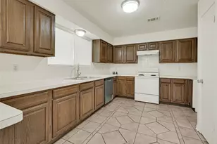 4910 Brownfields Ct, Houston, TX 77066 - Photo 10