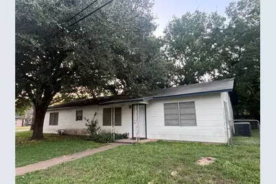 114 Irwin, Columbus, TX 78934 - Photo 2