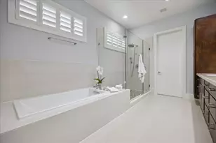 305 Peden St, Houston, TX 77006 - Photo 16