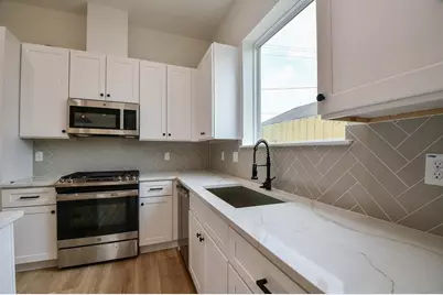 2305 Maury Street, Houston, TX 77026 - Photo 6