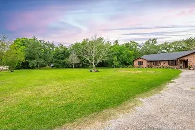 725 Thompson Road, Alvin, TX 77511 - Photo 4