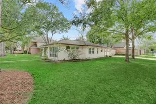 8825 Cedarbrake Dr, Houston, TX 77055 - Photo 2