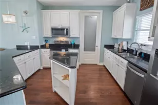 932 Kent, Crystal Beach, TX 77650 - Photo 12