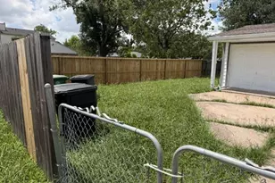 5103 Willow Glen Dr, Houston, TX 77033 - Photo 6