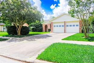 12231 Meadowdale Dr, Stafford, TX 77477 - Photo 2