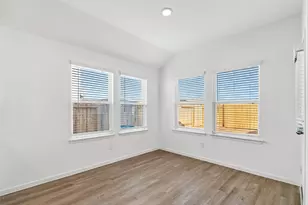 2115 Spring Hollow Dr, Baytown, TX 77521 - Photo 8