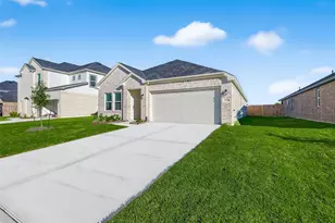 2115 Spring Hollow Dr, Baytown, TX 77521 - Photo 2