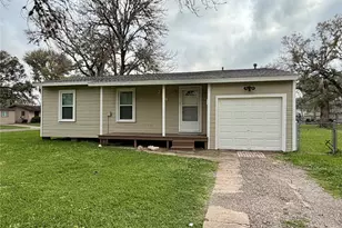 234 Jasmine St, Lake Jackson, TX 77566 - Photo 1