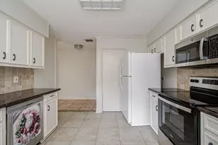 823 S Ripple Creek Dr, Houston, TX 77057 - Photo 18