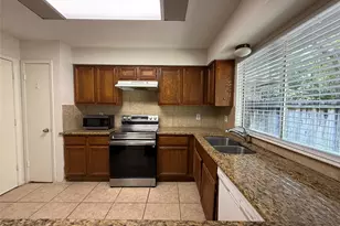 16 Rock Pine Ct, The Woodlands, TX 77381 - Photo 10