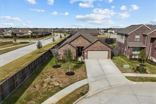 2018 Penwern Aly Ln, League City, TX 77573 - Photo 2