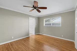 10306 Oak Point Dr, Houston, TX 77043 - Photo 12