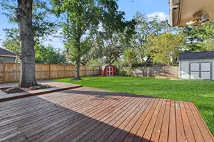10306 Oak Point Dr, Houston, TX 77043 - Photo 20
