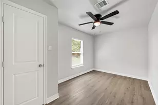 1043 Conklin St, Houston, TX 77088 - Photo 18