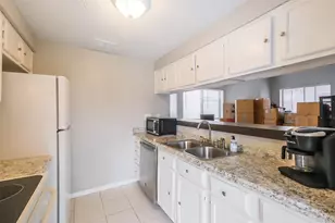 10122 Waterstone Dr, Houston, TX 77042 - Photo 10