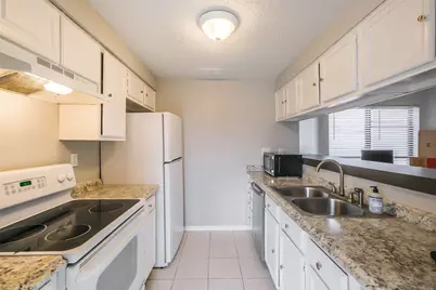 10122 Waterstone Drive, Houston, TX 77042 - Photo 8