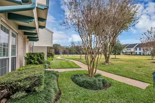 10355 Longmont Dr, Houston, TX 77042 - Photo 2