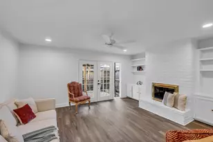 10355 Longmont Dr, Houston, TX 77042 - Photo 8