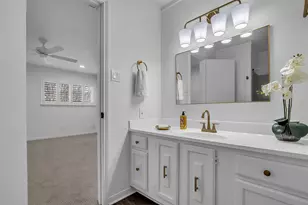 10355 Longmont Dr, Houston, TX 77042 - Photo 24
