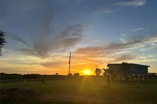 540 Bayou Ave, Anahuac, TX 77514 - Photo 2